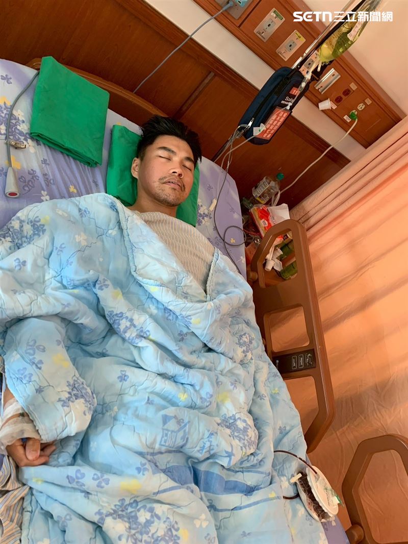 三寶爸在老二出生前接了許多工作，卻不慎摔傷導致被醫師宣告終生癱瘓。（圖／三寶爸提供）