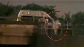 台中37歲女情緒崩潰墜橋　消防急救援送醫