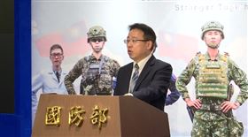 ▲全動署人力動員處長朱森村說明防空演習時，機場相關措施。（圖／翻攝畫面）