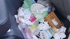 黑貓女司機衛生堪憂，經常造成貨車髒亂，而遭死者PO圖詢問。（圖／翻攝畫面）