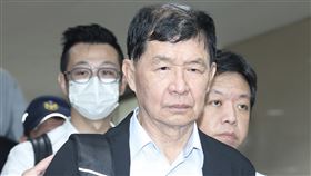 京華城案  彭振聲出庭（3）台北地方法院1日審理京華城案，傳喚前台北市副市長彭振聲（前）出庭；彭振聲開庭前聽聞妻子過世消息崩潰痛哭，隨後先行離開法院。中央社記者吳家昇攝  114年7月1日