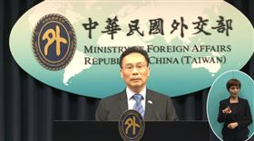 ▲外交部亞東太平洋司長藍夏禮回應相關提問。（圖／翻攝自外交部YT）