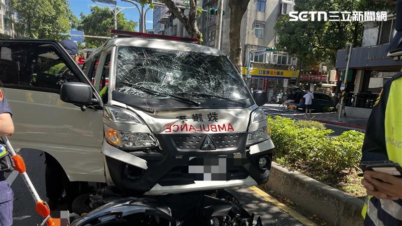 新／民間救護車撞機車　受困騎士傷重不治
