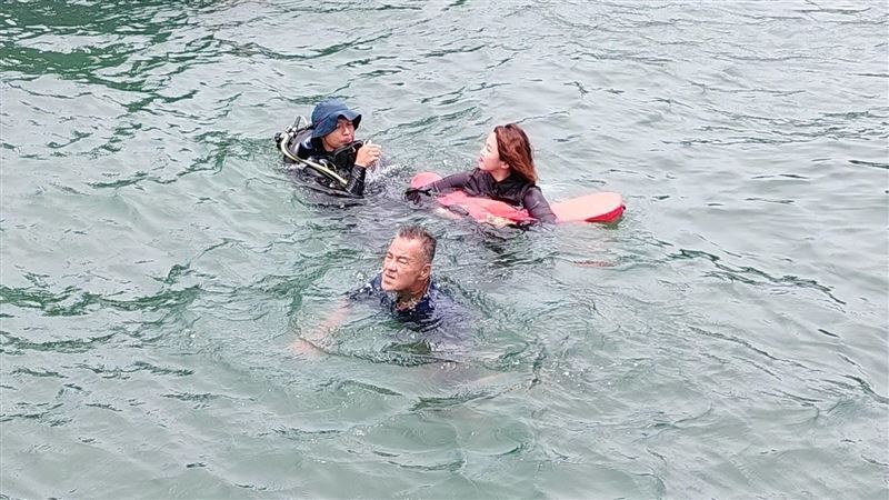 台八女星生死瞬間！崩潰喊：差點要溺死