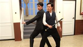 張雁名(左)和尹昭德肩併肩武打戲動作俐落有夠帥。（圖／台視提供）