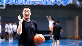 ▲李忠熙示範投球技巧。（圖／主辦單位提供）