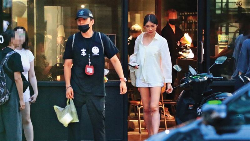 服役難得二人世界　王大陸女友甜陪到收假