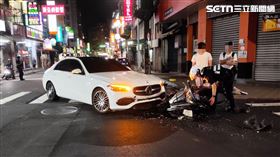 新北,騎士,事故,四肢,機車,酒駕,泰山,賓士,C300,車禍▲圖片描述。（圖／翻攝畫面）
