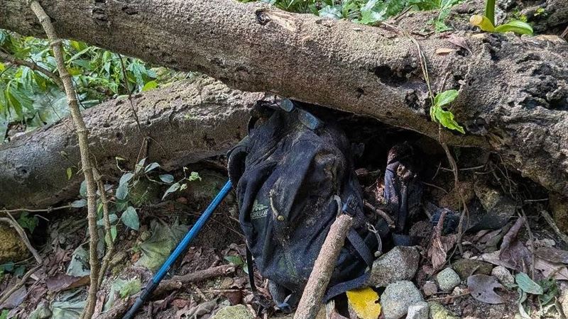 陽明山步道詭異背包…附近草叢驚見骨骸!