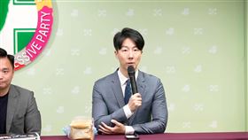 ▲民進黨發言人吳崢對彭振聲致上哀悼之意，也希望有心人士不要利用這樣一起悲傷的事件。（圖／翻攝自民進黨YouTube） 