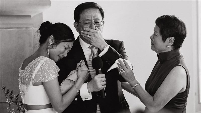 管爺哭爆！女兒結婚「1句話」感嘆運氣好