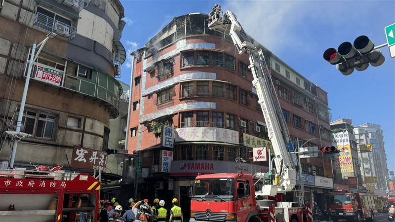 新／新北公寓頂加竄火　屋主燒傷急送醫
