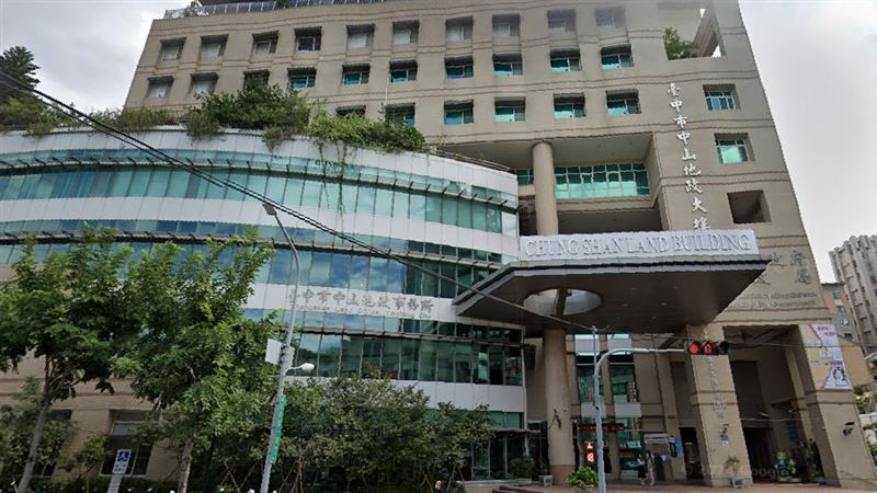 台中市長春自辦土地重劃案王姓理事長砸錢買兇教訓地政局2官員。(圖/翻攝自google maps)