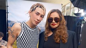 馬天佑參加時裝週，巧遇日本藝術家村上隆、碧昂絲的媽媽Tina Knowles（圖／翻攝自Fame Glory提供）