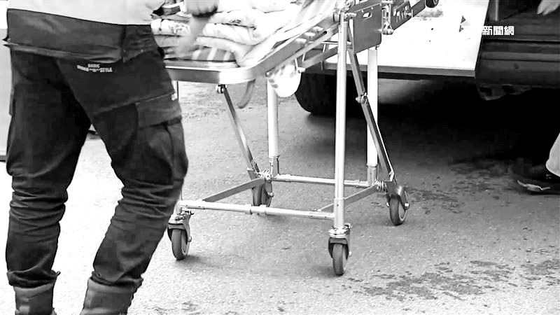 一名男子莫名低血壓加上嘔吐，經心電圖確診是急性心梗，醫師趕緊將男子轉到急診，以利後續治療。（示意圖／資料照）