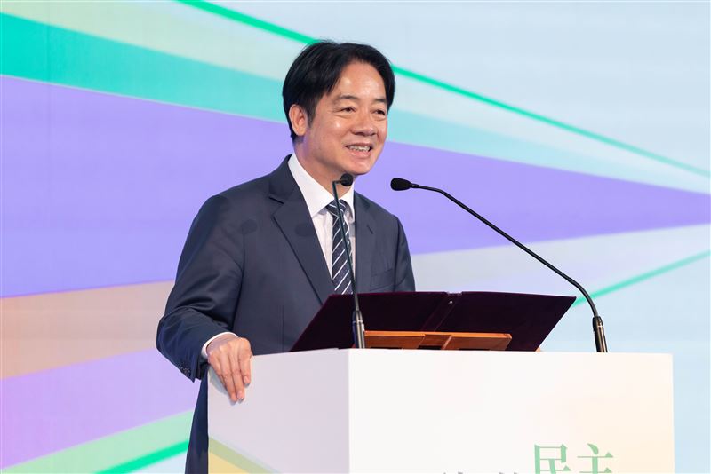 兼任民進黨主席的總統賴清德日前在民進黨全代會宣示「與公民同行」，形同表態挺大罷免。（圖／民進黨提供）