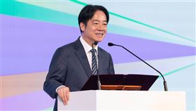 ▲兼任民進黨主席的總統賴清德日前在民進黨全代會宣示「與公民同行」，形同表態挺大罷免。（圖／民進黨提供） 