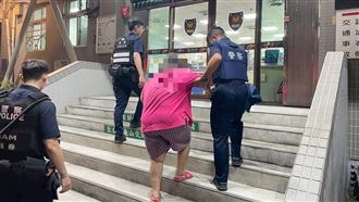 失智婦買冰走失6公里 龜山警暖心助團圓