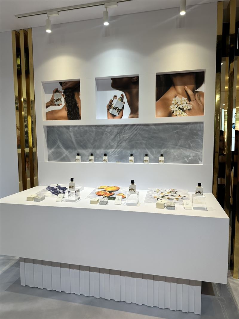 YSL《仲夏度假 VILLA》快閃店。(圖/記者王培驊攝影)