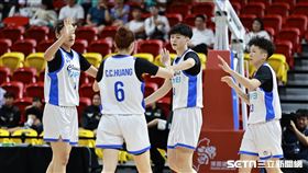 ▲2025瓊斯盃，世大運培訓隊球員在場上擊掌。（圖／記者劉彥池攝影）