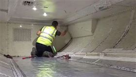 ▲維珍澳洲航空航班貨艙發現蛇。（圖／翻攝自X平台 @fl360aero）