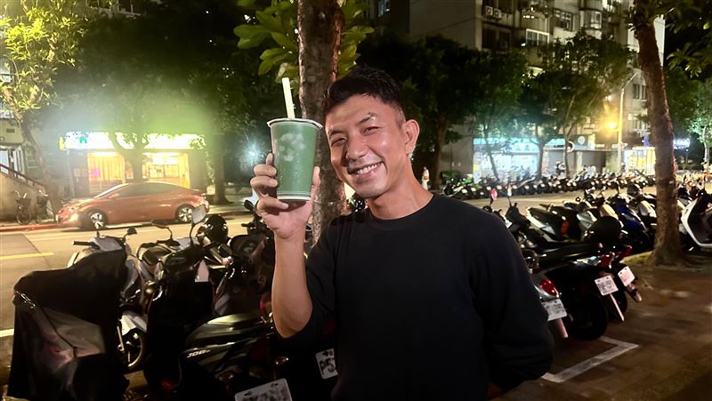 影帝突現蹤台北街頭　自爆：最愛吃薑母鴨