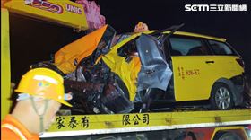 計程車車頭全毀。（圖／翻攝畫面）