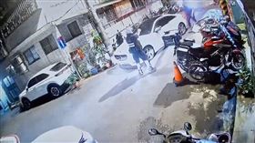 警方開11槍逮人。（圖／翻攝畫面）