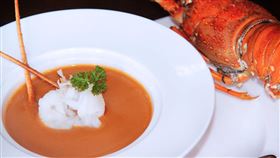 法式料理「龍蝦濃湯」。（圖／PIXABAY）