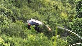 台中男心情差開車散心　突加速直衝墜山谷