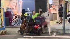 鬥毆現場情形。（圖／翻攝畫面）