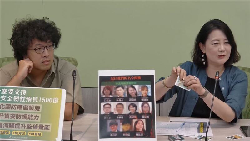 國民黨團推反惡罷撲克牌！吳思瑤怒撕毀