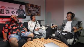 陳為民邀請《玫瑰之夜》製作人凌志文上節目談鬼。（圖／《為民也有約》提供）