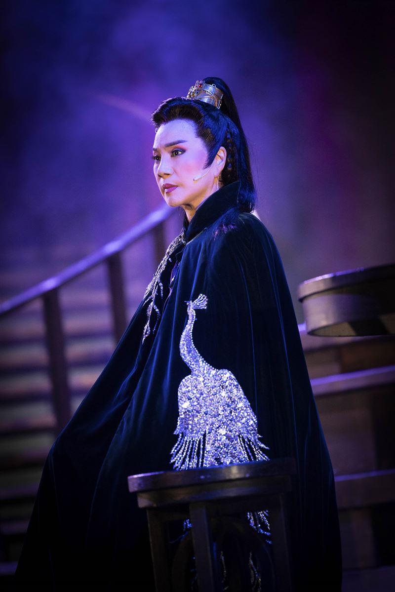 唐美雲在孟婆客棧中飾演負責管理客棧的萬千帆。（圖／民視提供）