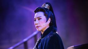 唐美雲在孟婆客棧中飾演負責管理客棧的萬千帆。（圖／民視提供）