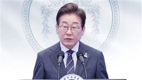 ▲李在明7月3日上任滿一個月，在青瓦臺舉行記者會接受媒體提問。（圖／翻攝自이재명臉書）