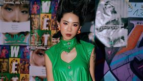 內內化身超模，甫登場便氣場十足，瞬間成為全場焦點。（圖／SWAG 提供）