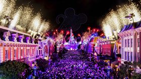 香港迪士尼於6月28日盛大展開為期一年的「20周年奇妙派對」慶祝活動。（圖／香港迪士尼提供）
