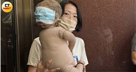 ▲劉姓保母虐殺剴剴後被查出施虐另2名孩童，今另案開庭民眾到場集結呼籲外界重視。（圖／CTWANT）