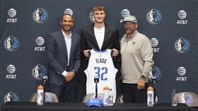 ▲獨行俠和「選秀狀元」弗拉格（Cooper Flagg）簽4年合約。（圖／美聯社／達志影像）