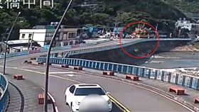 基隆,潮境公園,車禍,阿嬤。（圖／翻攝畫面）