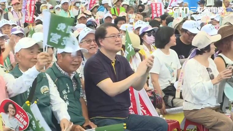 護國大遶境誓師出發記者會,民進黨秘書長林右昌出席，傅崐萁批評林把這麼多仇恨值帶到宮廟去，玷汙宮廟殿堂。（圖／翻攝畫面）