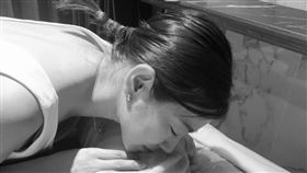 米可白不捨「女兒」錢錢離世。（圖／翻攝自臉書）