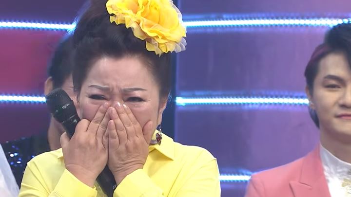 70歲白冰冰忍不住了　錄影爆哭淚流不止