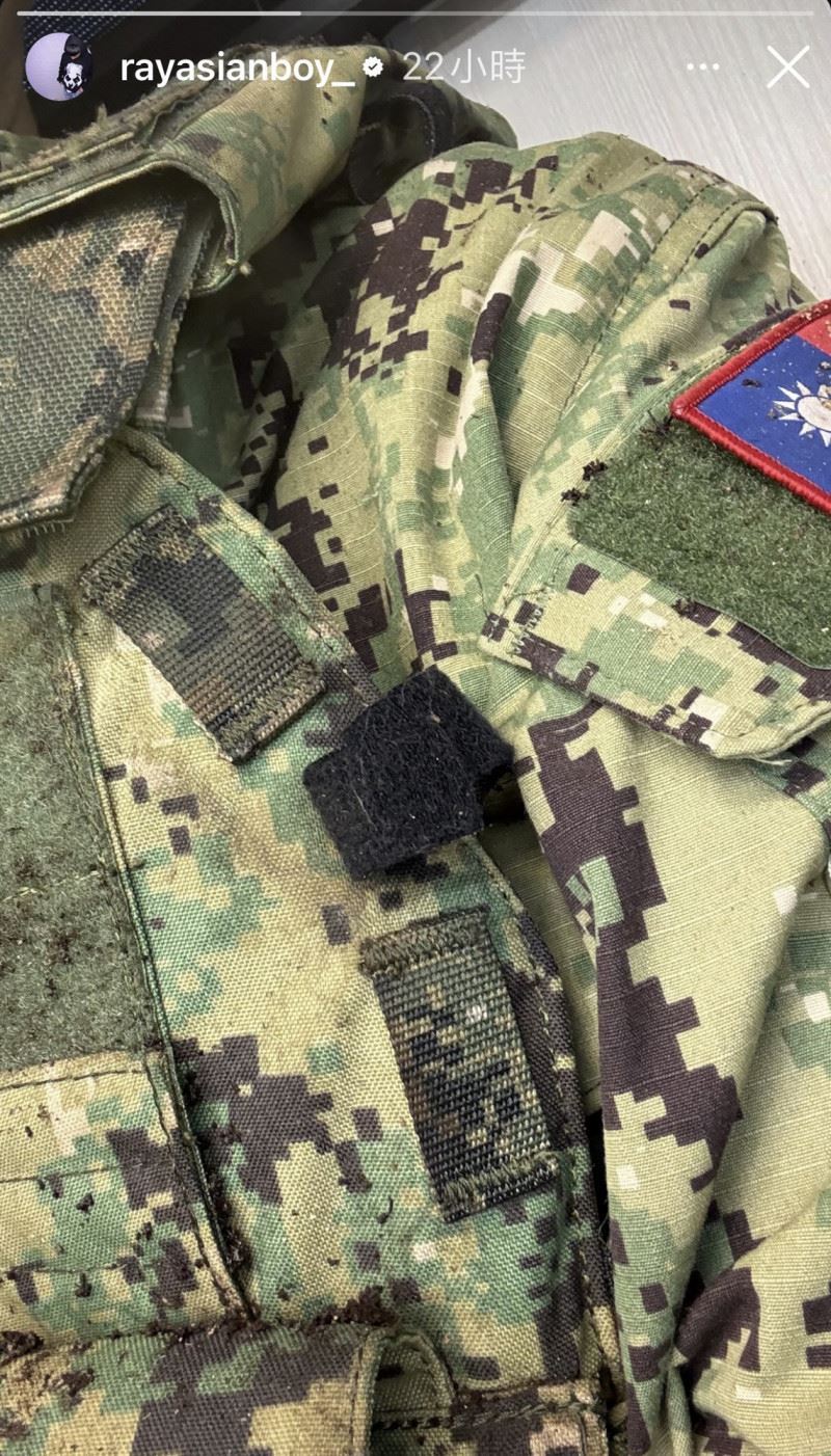 Ray曾曬出迷彩軍裝照，上面還有國旗。（圖／翻攝自IG）