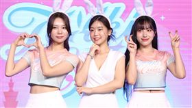 ▲韓國人氣YouTuber Judy(中)擔任兩位韓籍啦啦隊的經紀人。（圖／記者鄭孟晃攝影）