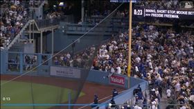 ▲塔克曼（Mike Tauchman）沒收佛里曼（Freddie Freeman）陽春砲。（圖／翻攝自MLB官網）