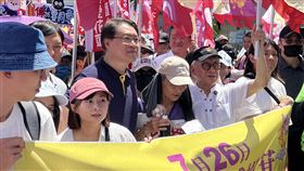 ▲民進黨秘書長林右昌、反共護台志工聯盟發起人曹興誠一同參與「護國大繞境」。（圖／記者劉秀敏攝影）