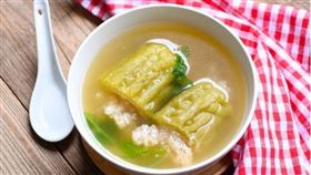 ▲食用解暑去熱的食物。（示意圖／CANVA製作）