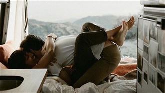 尾牙全裸戰小三　妻淚：閉眼都是你們畫面